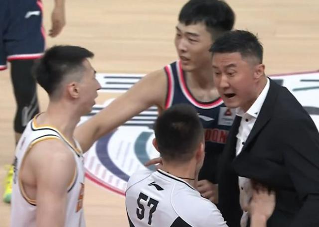 1678798724660049682.jpg 杜锋.jpg